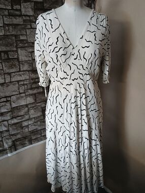 Diane Von Furstenberg White Midi  Dress with Black Abstract Print